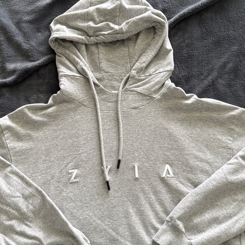 ZYIA Women’s Cropped Light Gray Hoodie